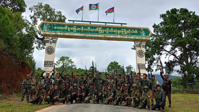 ချင်းပြည်နယ်၊ ကန်ပက်လက်မြို့တွင် ချင်းညီနောင်ပူးပေါင်းတပ်ဖွဲ့ဝင်များအား ၂၀၂၃ ခုနှစ်၊ စက်တင်ဘာလ ၂၈ ရက်နေ့က တွေ့ရစဉ်။ (Photo: Facebook/ Chin Defence Force -Kanpetlet)