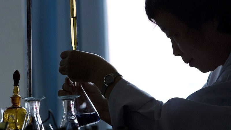 美国华裔科学家被解职引发“歧视”争议(资料图/美联社)