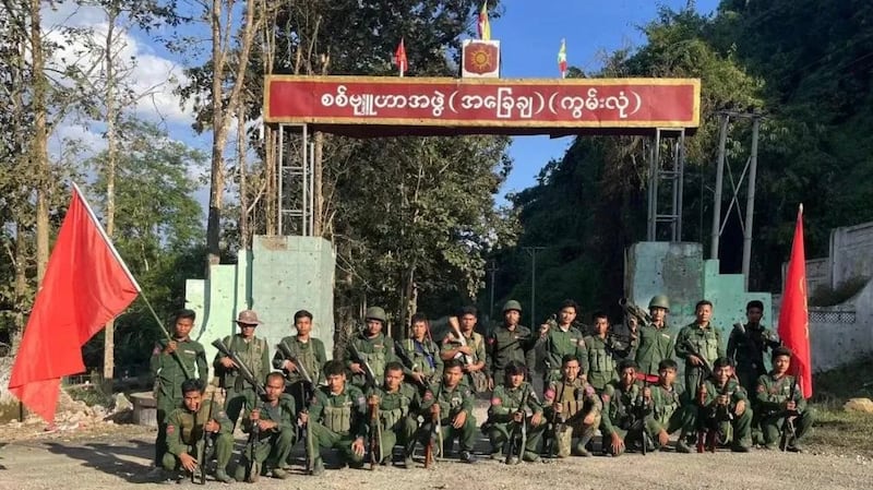 ကွမ်းလုံမြို့ စစ်ကောင်စီဗျူဟာကုန်းအား မြောက်ပိုင်းညီနောင်မဟာမိတ်တပ်ဖွဲ့က ၂ဝ၂၃ ခုနှစ် နိုဝင်ဘာ ၁၂ ရက်နေ့က သိမ်းပိုက်ခဲ့အပြီး ထုတ်ပြန်ထားသည့်ပုံ။ (Photo: The Kokang)