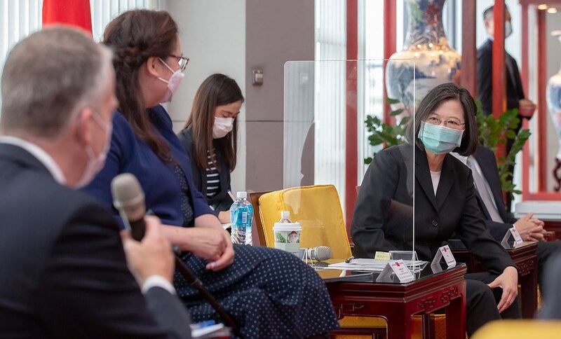 三位美国参议员访问台湾 ,总统蔡英文接待。(台湾总统府提供 )