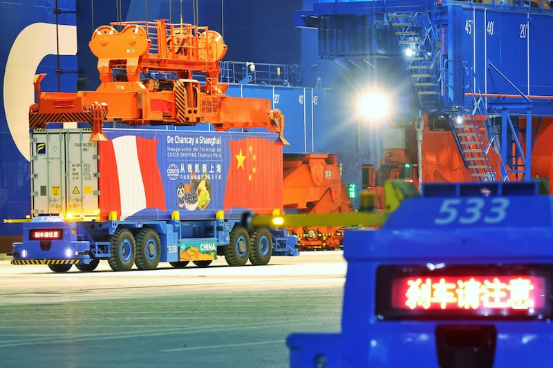 中國遠洋海運集團拒絕秘魯政府監管錢凱港。(Presidencia del Perú @X圖片)