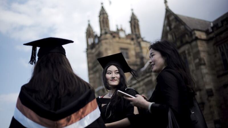 图为在澳大利亚的中国留学生。(路透社资料图片)