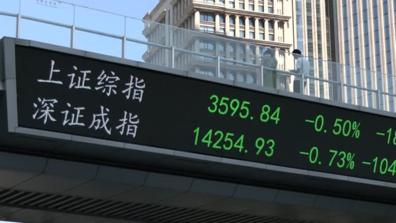 2021 年 9 月 22 日,在上海,电子交易板显示上海综合指数和深圳成分指数。(路透社视频图)