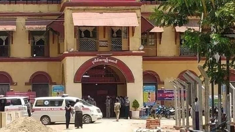 ဧရာဝတီတိုင်း ပုသိမ်အကျဉ်းထောင်အား တွေ့ရစဉ်။ (မြန်မာနိုင်ငံလုံးဆိုင်ရာ နိုင်ငံရေးအကျဥ်းသားများကွန်ရက် ဓာတ်ပုံ)