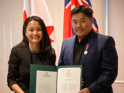 ཁེ་ན་ཌའི་བོད་དོན་ལྷན་ཚོགས་ཀྱི་འགན་འཛིན་ཤེས་རབ་མཐར་ཕྱིན་ལགས་དང་ལྷན་གཟེངས་བསྟོད་ཀྱི་རྟགས་མ་ཐོབ་འདིའི་གལ་གནད་དང་ཚོགས་པའི་ལས་དོན་ལ་ཕན་ནུས་ཇི་ལྟར་ཡོང་རྒྱུ་ཡིན་མིན་སྐོར།