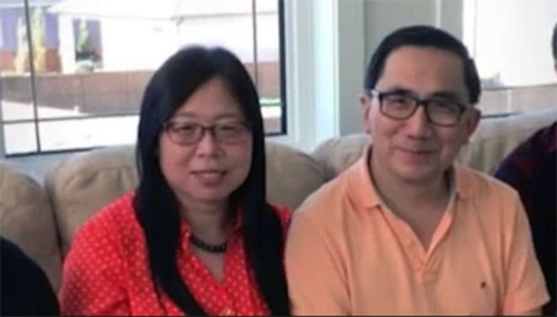 加拿大情报部门带走华裔病毒学家邱香果夫妇(网络视频截图)